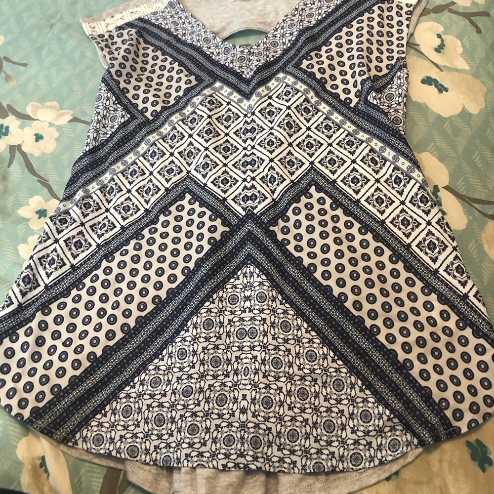 6 FOR $10 Maurice’s size xs top open back - Picture 1 of 5